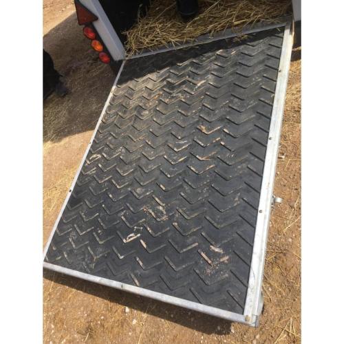 Tapis à Chevrons pour Rampe de Van Chevaux,  Ép. 4.5 mm Largeur 130 cm