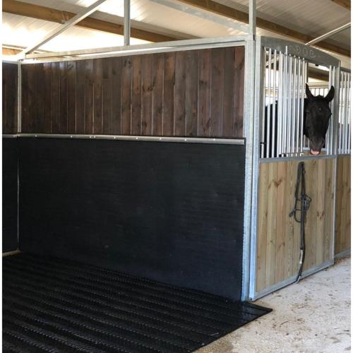 PUNCHING WALL - Paroi amortissante 16 MM pour boxes chevaux, le ML