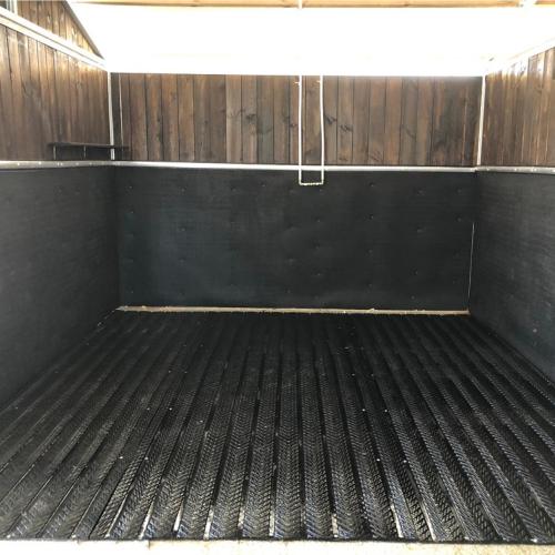 PUNCHING WALL - Paroi amortissante 16 MM pour boxes chevaux, le ML