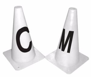 WALDHAUSEN - Jeu de 8 cônes avec Lettres pour Carrière de Dressage 20X40M