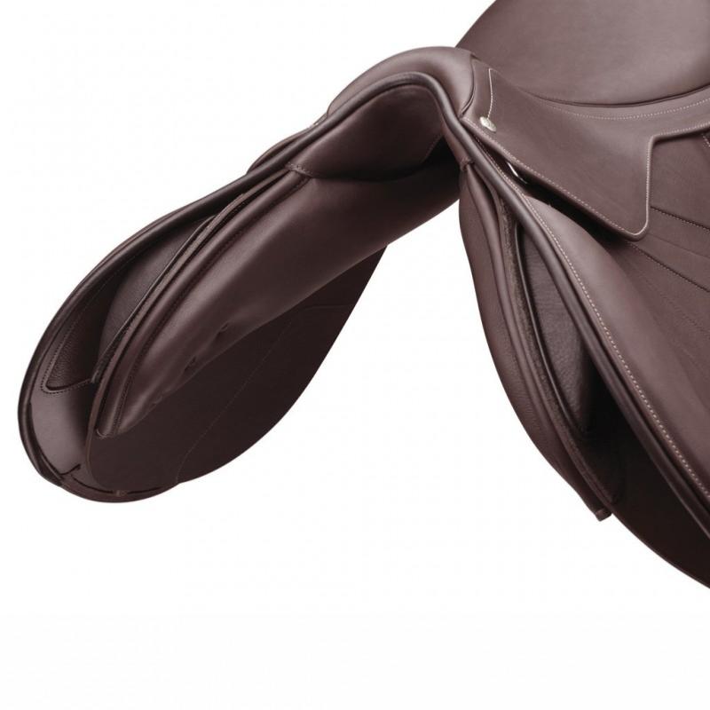 BATES  - Selle Obstacle Close Contact en Cuir VICTRIX Cair ® Arcade Modulable HAVANE 17 pouces